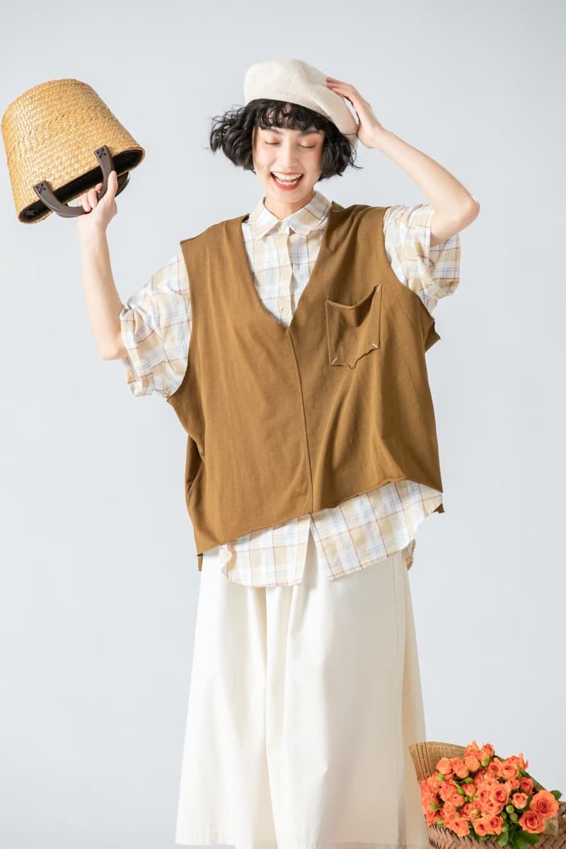 重ね着風ゆったりポケット付きベスト