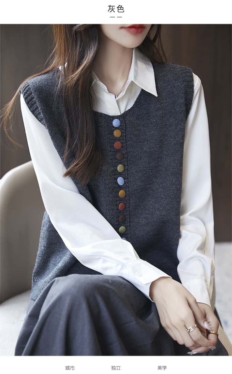 彩りボタン装飾ニットベスト