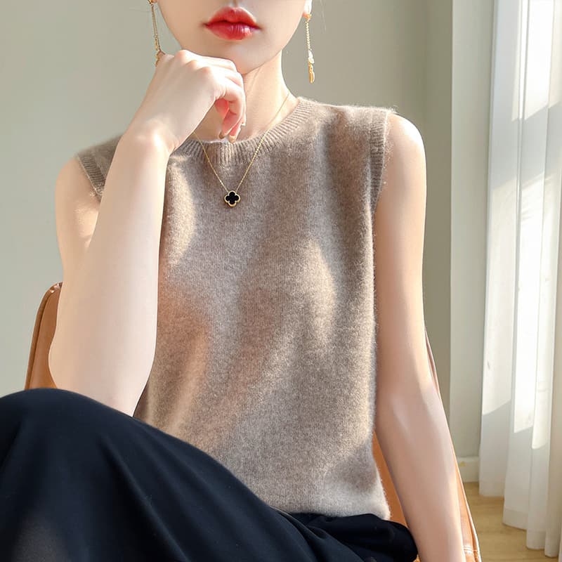 すっきりシルエット ノースリーブニットベスト