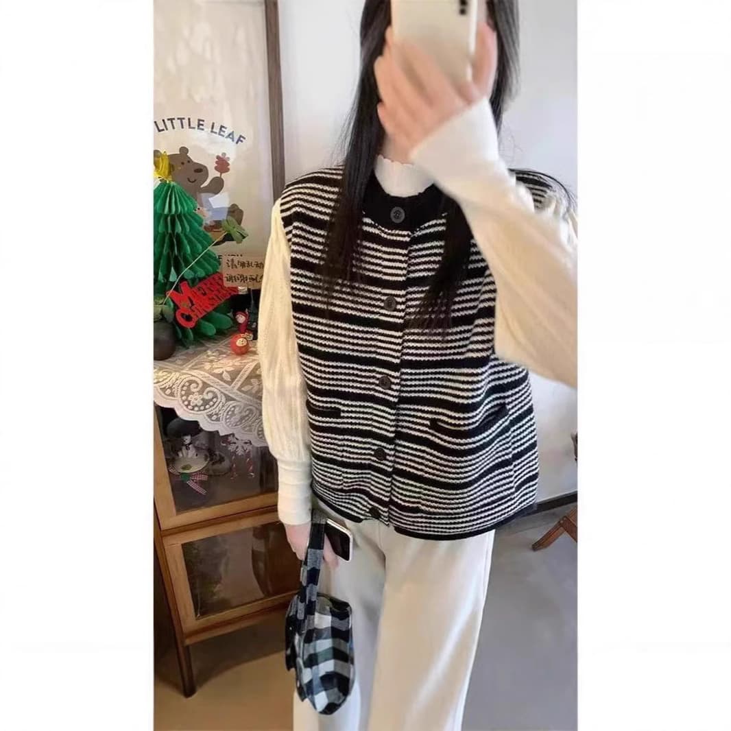 縞模様ニットベスト