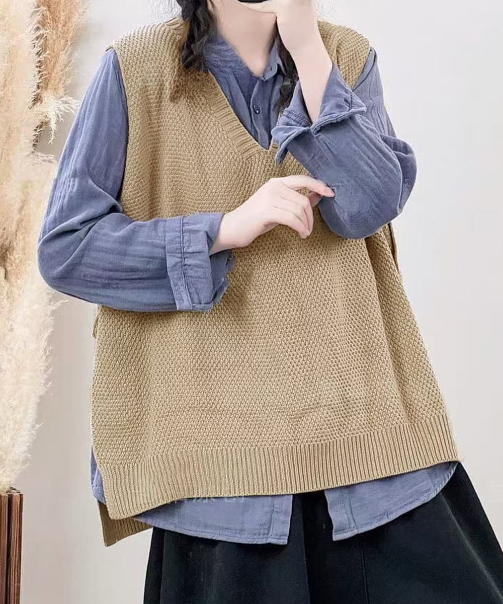 サイドスリット入りブイネックニットベスト
